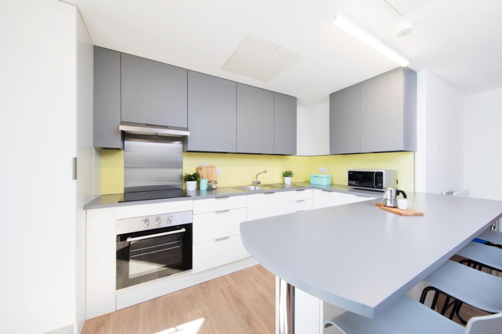 Student Only, Ensuite In A At Hospedagem domiciliar *