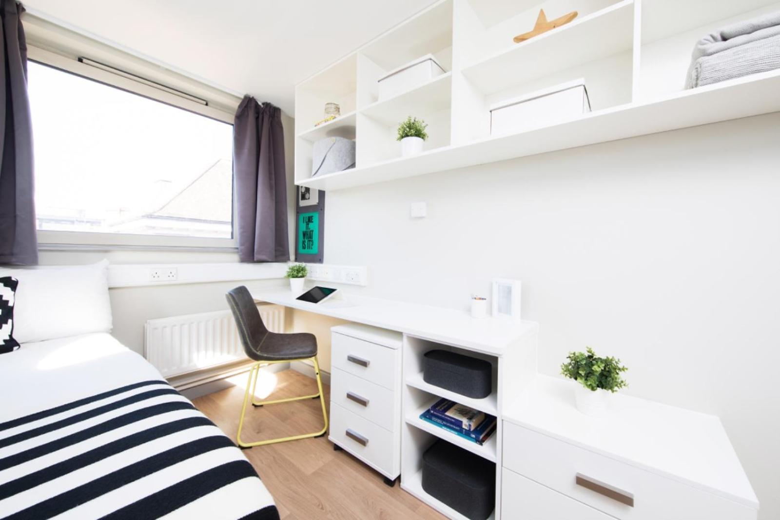 Hospedagem domiciliar Student Only, Ensuite In A At