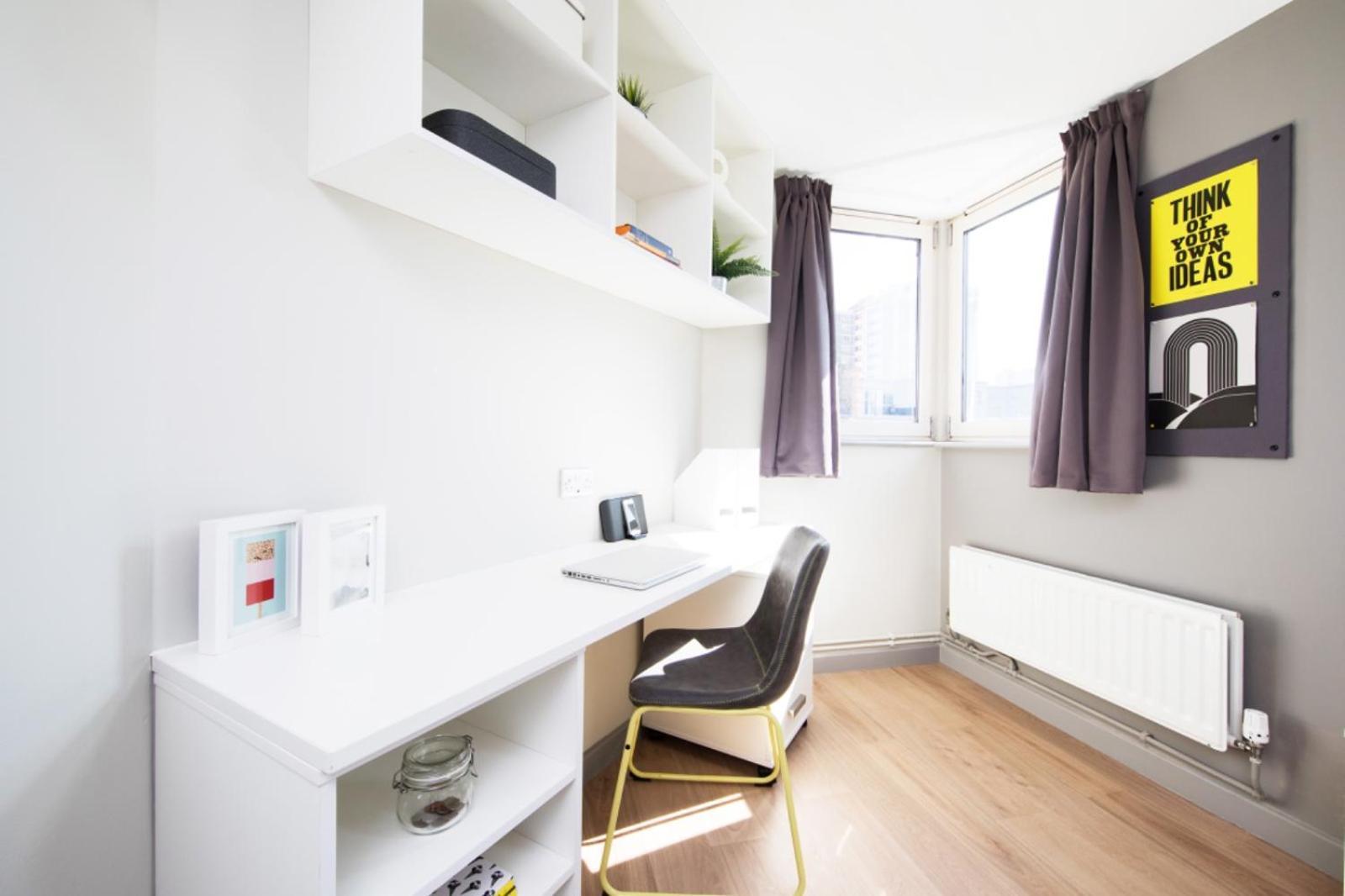 Student Only, Ensuite In A At Hospedagem domiciliar *