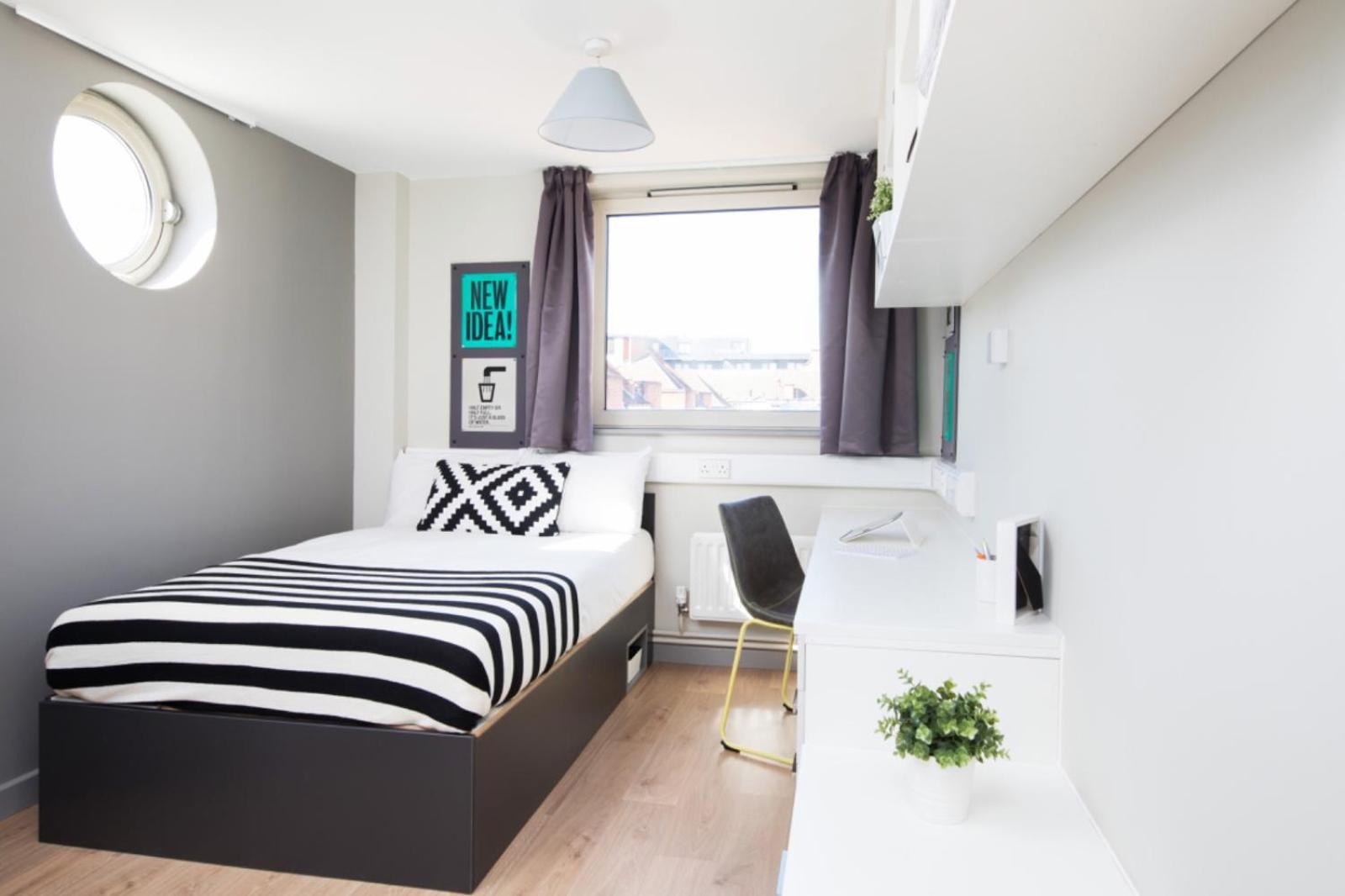 Hospedagem domiciliar Student Only, Ensuite In A At *